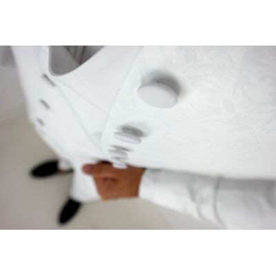 Garnitur męski z kamizelką i krawatem kwiaty róże biały, elegancki Pan Młody i nie tylko, ślubny | Sklep GriShop.eu | Garnitury