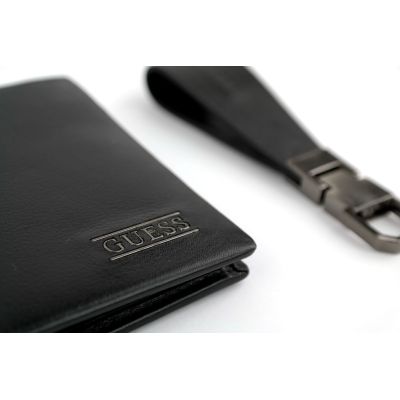 GUESS Portfel + breloczek czarny skóra karty bilon | Sklep GriShop.eu | Galanteria i dodatki